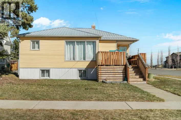 305 2 Avenue W, Cardston