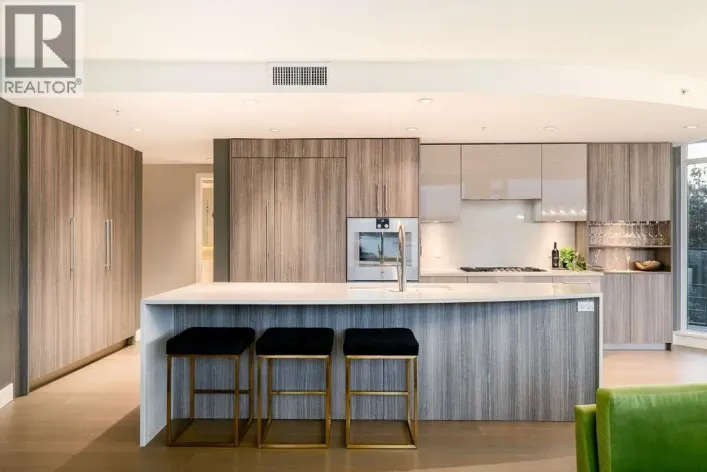 305 210 SALTER STREET, New Westminster