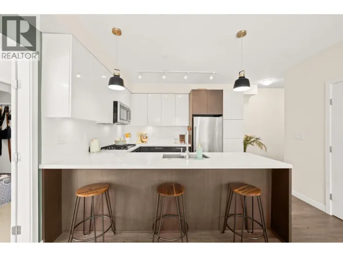 305 28 E ROYAL AVENUE, New Westminster