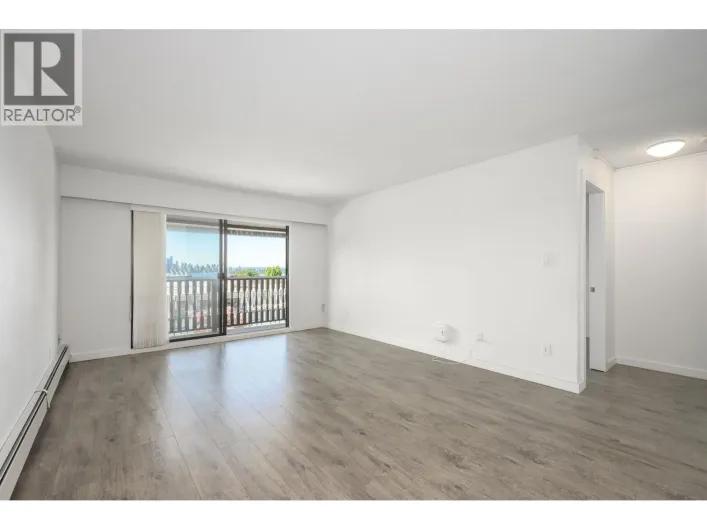 305 310 W 3RD STREET, North Vancouver