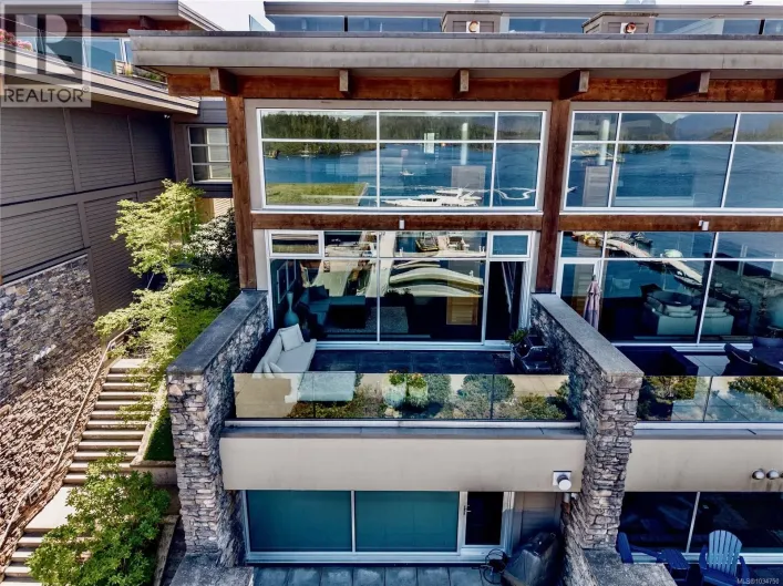 305 368 Main St, Tofino
