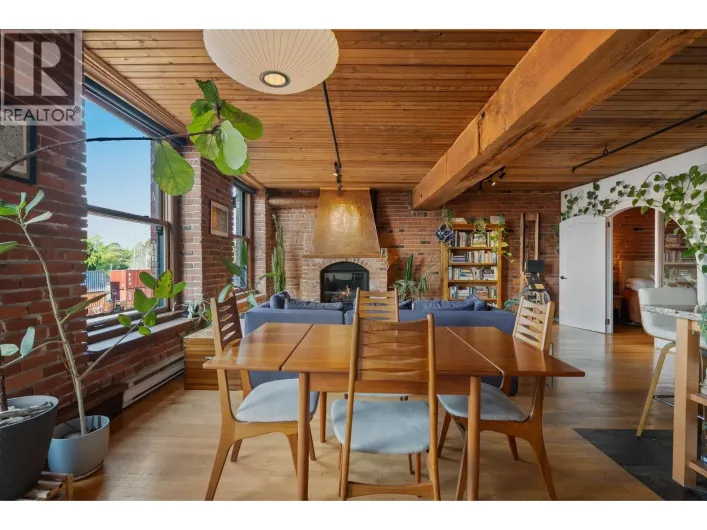 305 41 ALEXANDER STREET, Vancouver