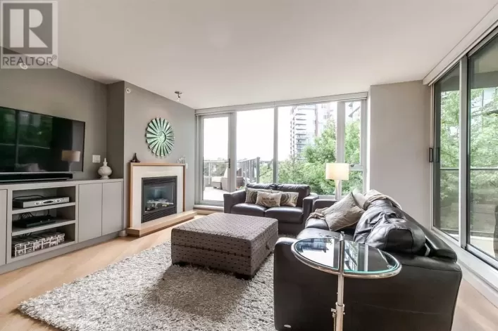 305 8 SMITHE MEWS, Vancouver