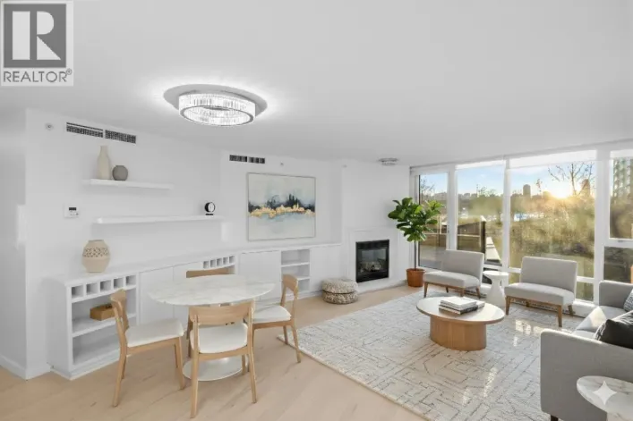 305 8 SMITHE MEWS, Vancouver