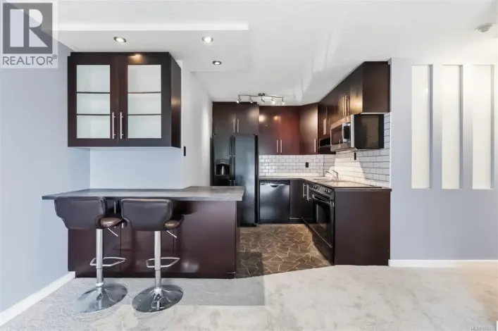 305 900 Tolmie Ave, Saanich