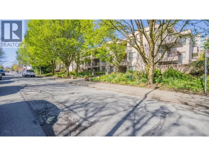 305 975 W 13TH AVENUE, Vancouver