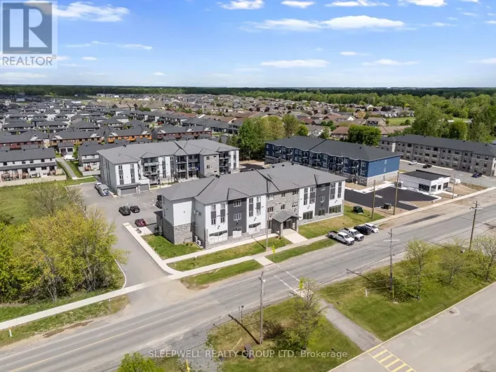 305 - 979 NORTH RUSSELL ROAD, Russell