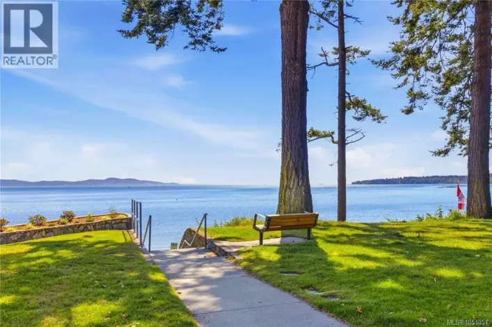 305 990 Doumac Ave, Saanich