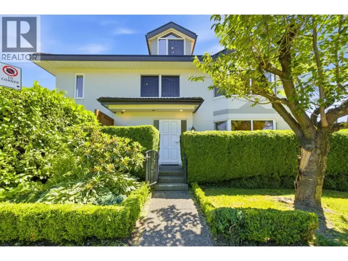 305 E 17TH STREET, North Vancouver