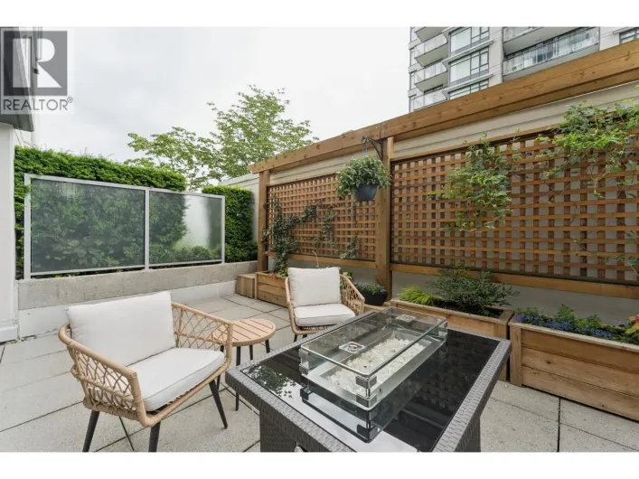 306 1320 CHESTERFIELD AVENUE, North Vancouver