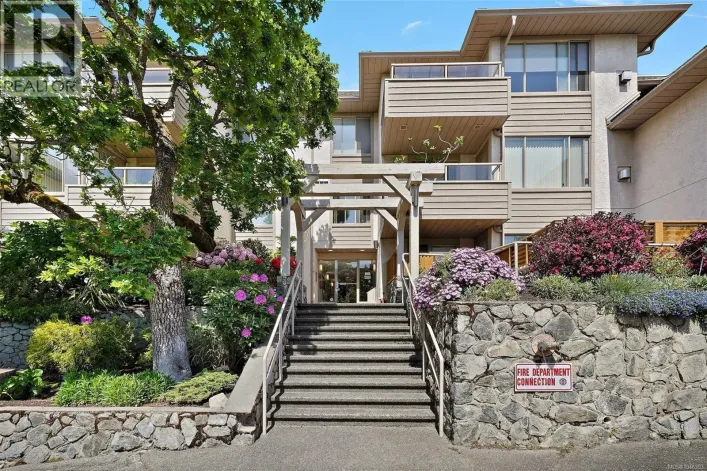306 3400 Quadra St, Saanich