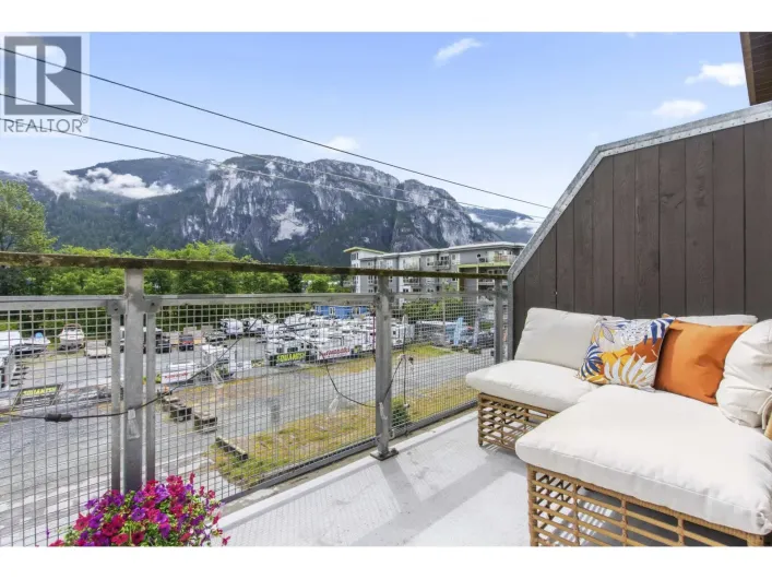 306 38142 CLEVELAND AVENUE, Squamish