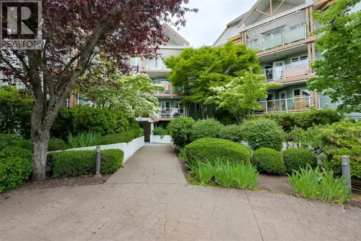 306 490 Marsett Pl, Saanich