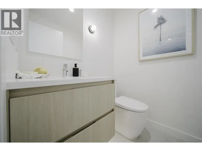 306 595 KEMSLEY AVENUE, Coquitlam
