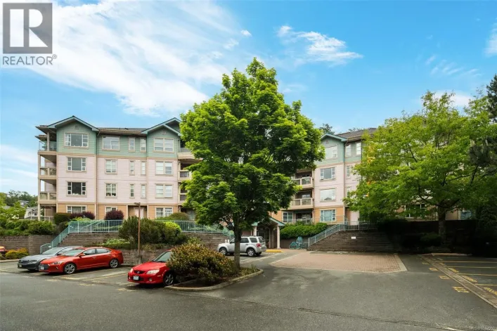 306 799 Blackberry Rd, Saanich