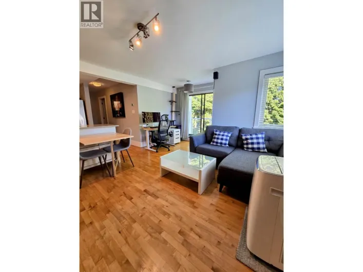 306 830 E 7TH AVENUE, Vancouver