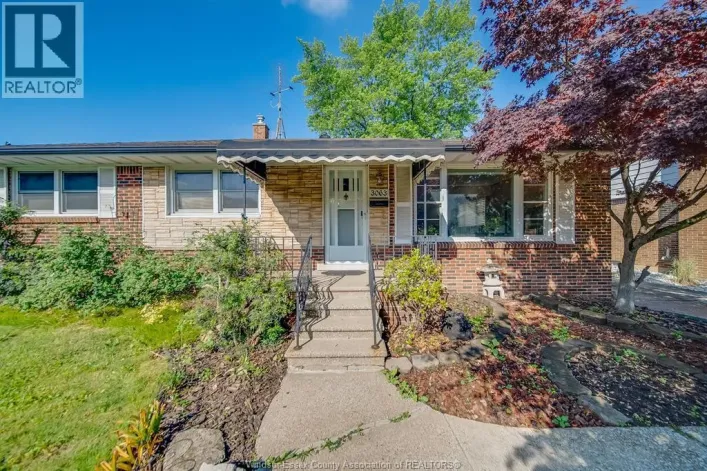 3063 BRUCE AVENUE, Windsor