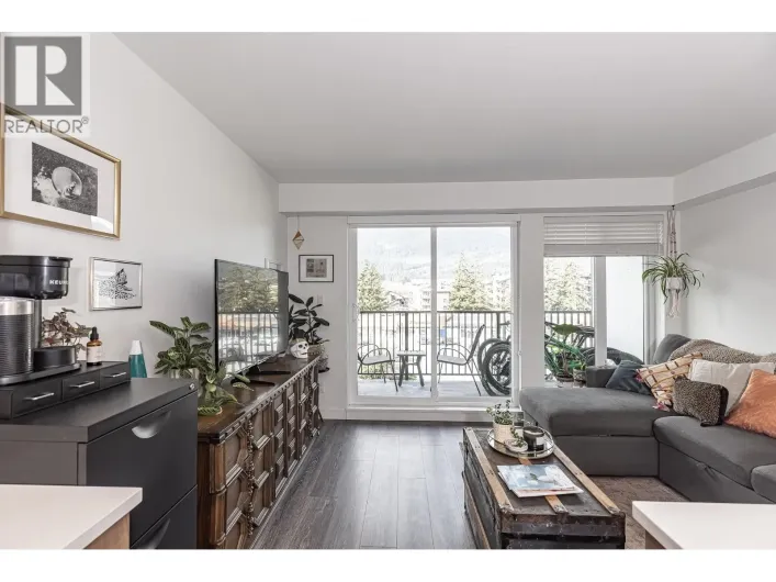 307 1365 PEMBERTON AVENUE, Squamish