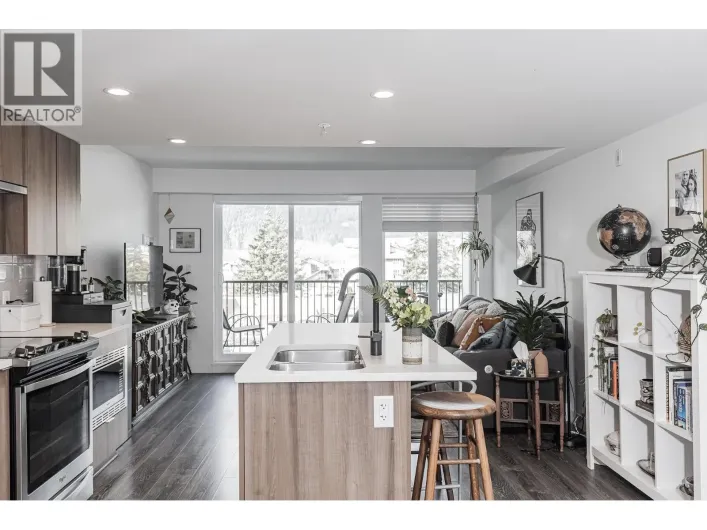 307 1365 PEMBERTON AVENUE, Squamish