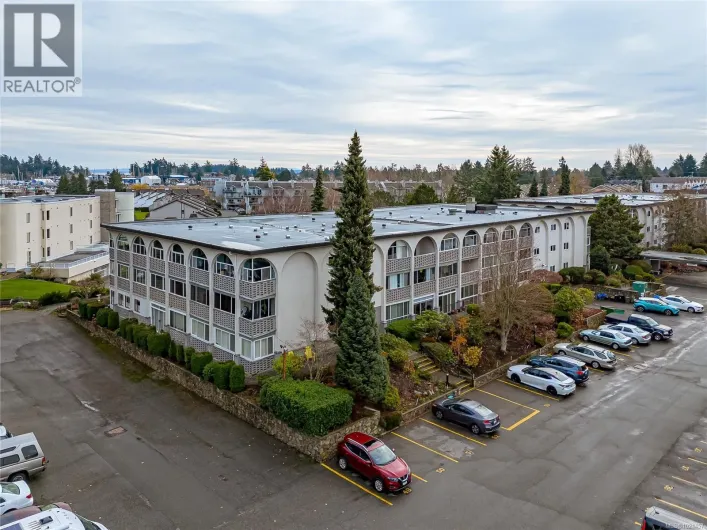 307 2050 White Birch Rd, Sidney