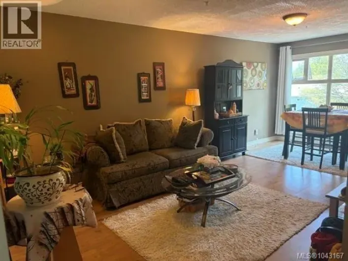 307 2527 Quadra St, Victoria