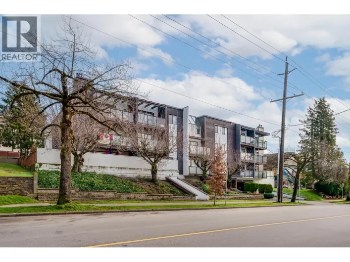307 315 TENTH STREET, New Westminster