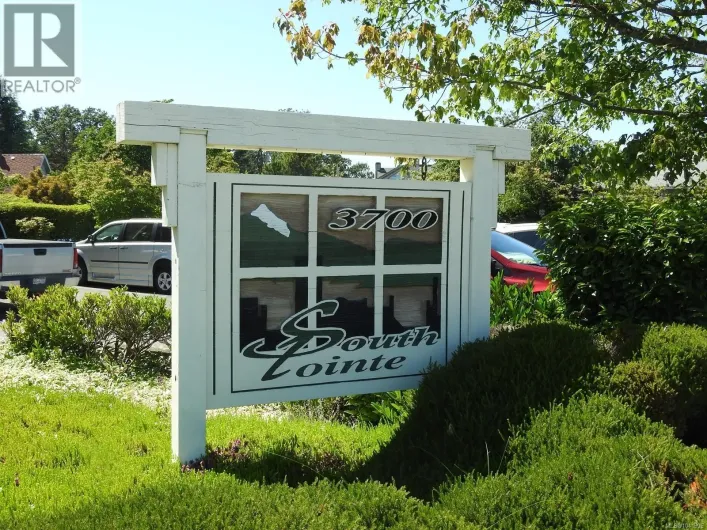 307 3700 Carey Rd, Saanich