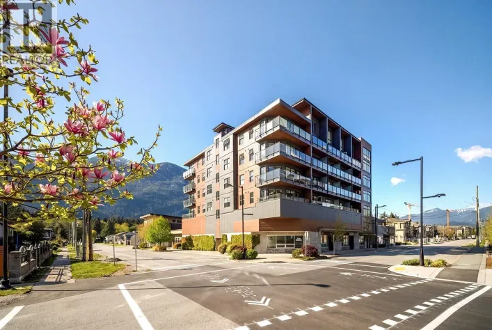 307 38013 THIRD AVENUE, Squamish