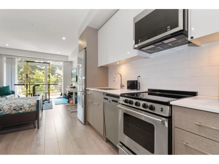 307 45510 MARKET WAY|Garrison Crossing, Chilliwack