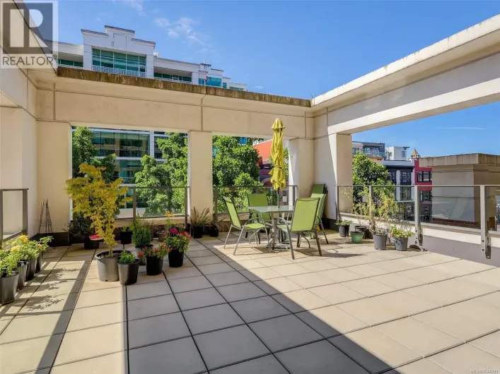 307 728 Yates St, Victoria