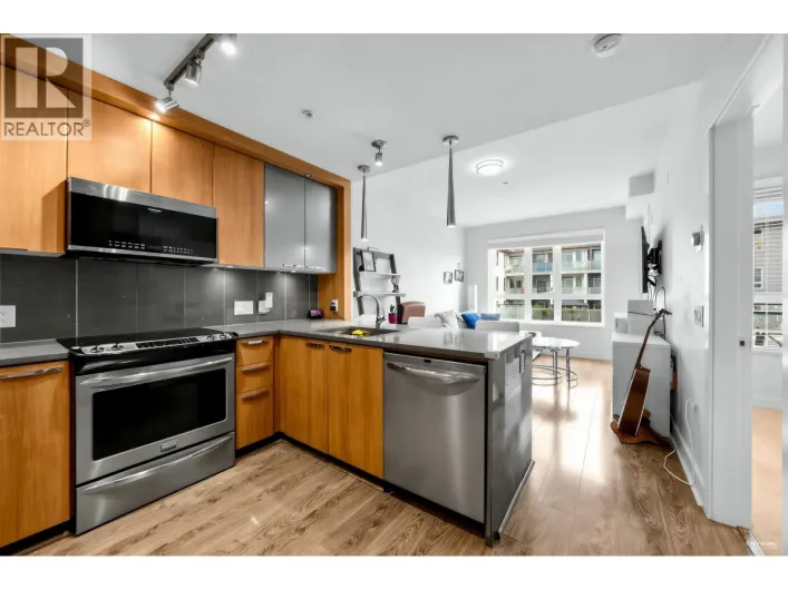 307 733 W 14 STREET, North Vancouver