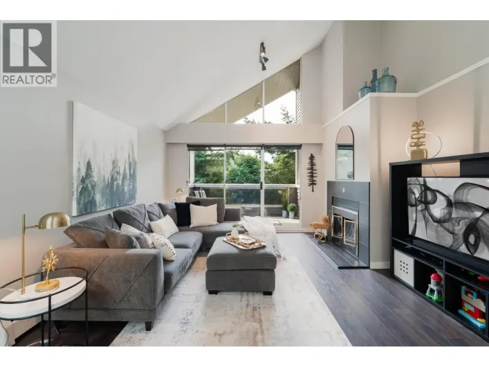 307 932 ROBINSON STREET, Coquitlam