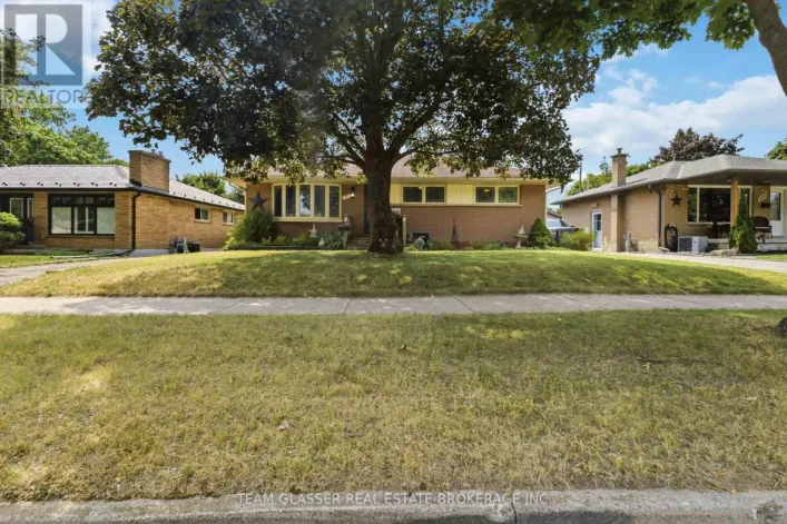 307 TWEEDSMUIR AVENUE, London East
