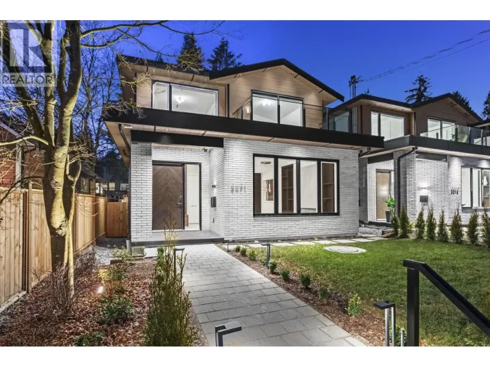 3071 FROMME ROAD, North Vancouver