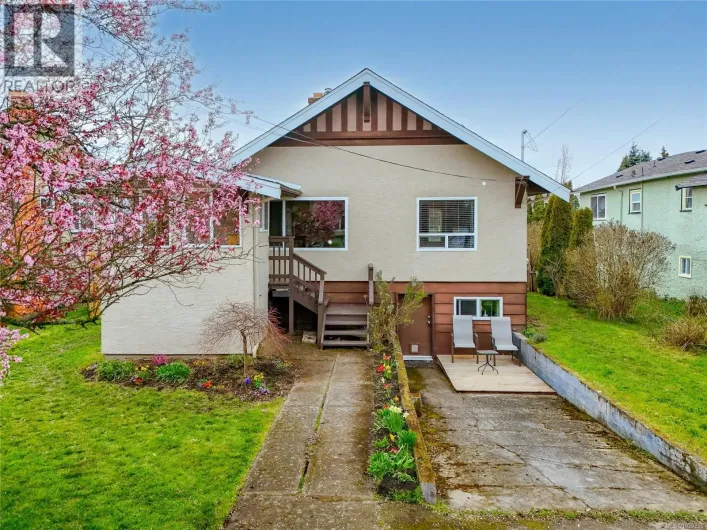 3074 Earl Grey St, Saanich