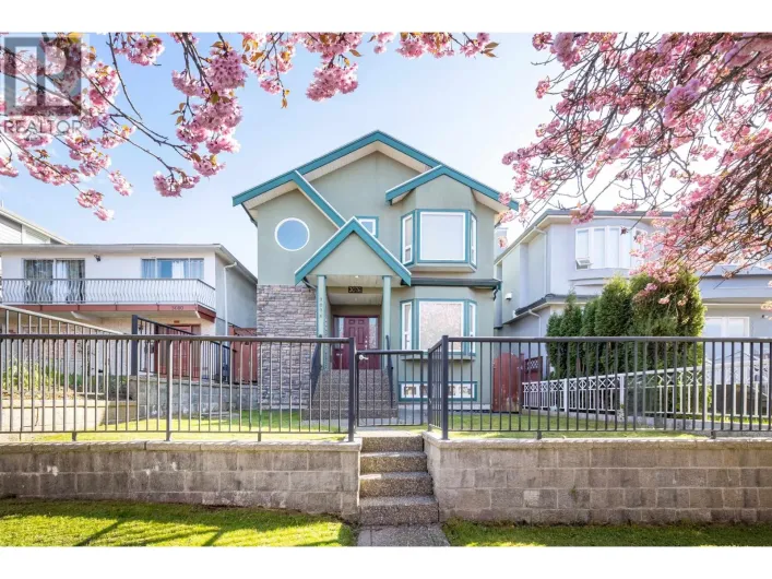 3076 E 27TH AVENUE, Vancouver