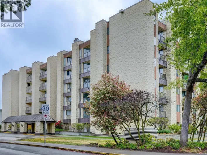 308 1745 Leighton Rd, Victoria