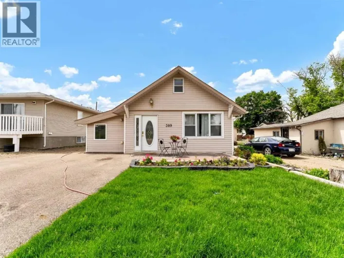 309 1 Street NW, Redcliff