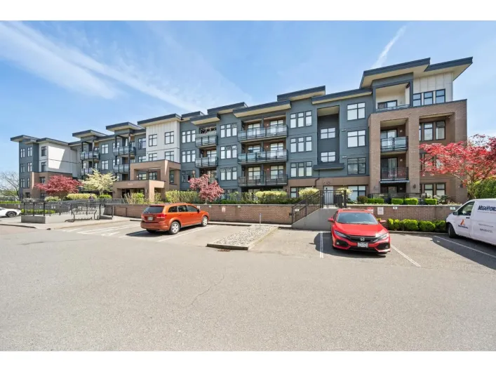 309 20078 FRASER HIGHWAY, Langley