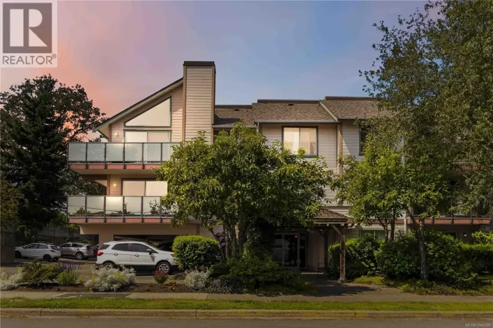 309 3724 Harriet Rd, Saanich