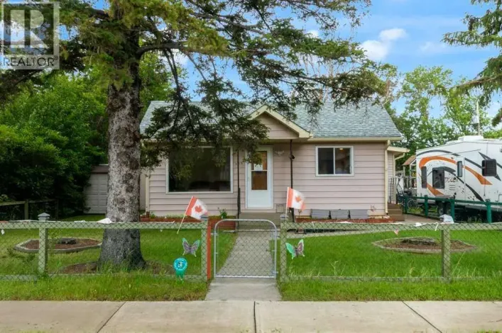 309 4 Avenue, Strathmore