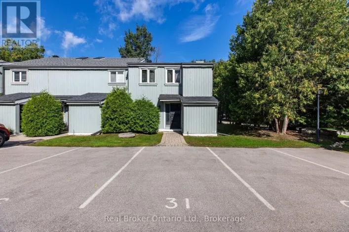 31 - 127 FAIRWAY CRESCENT, Collingwood