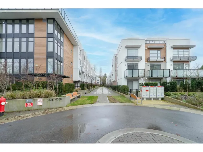 Row / Townhouse for sale: 31 6328 KING GEORGE BOULEVARD, Surrey