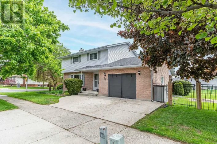 31 BLACKFRIAR LANE, Brantford