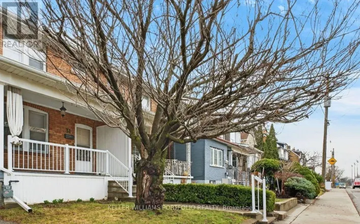 31 MCROBERTS AVENUE, Toronto