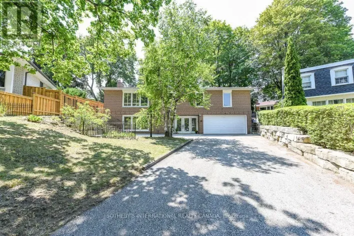 31 QUEENSBOROUGH CRESCENT, Toronto
