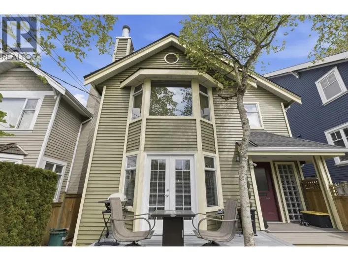 31 W 15TH AVENUE, Vancouver