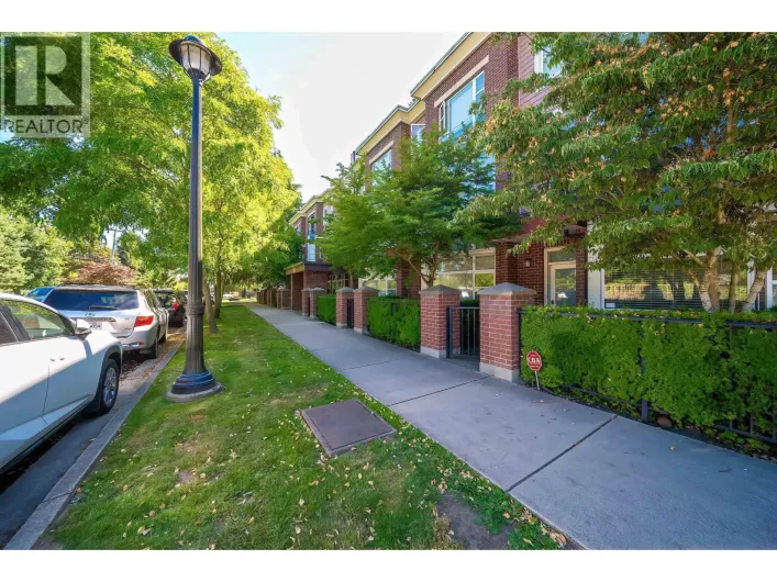 310 6611 ECKERSLEY ROAD, Richmond