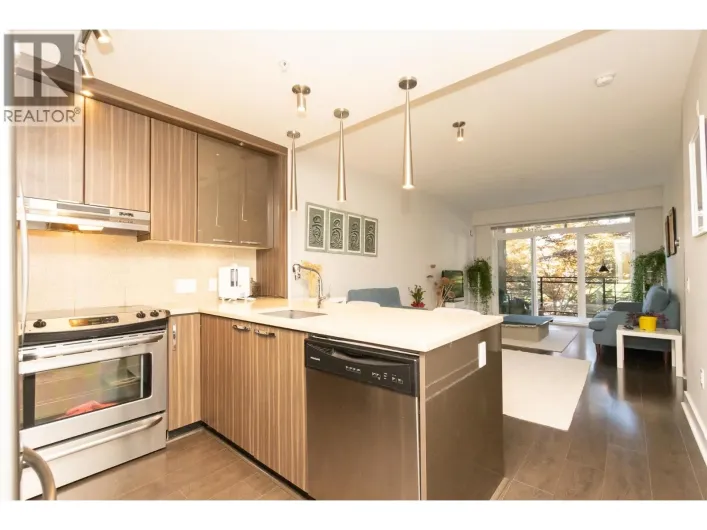 310 733 W 14TH STREET, North Vancouver