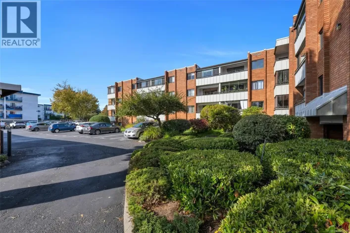 310 853 Selkirk Ave, Esquimalt